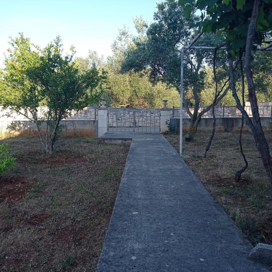 My Mediterranean Villa With Huge Garden And Own Parking 룸바르다 외부 사진